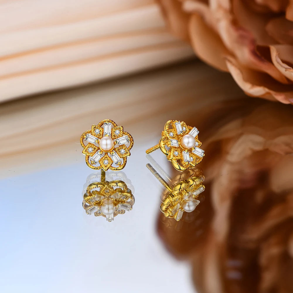 Fleur Moissanite Stud Earring