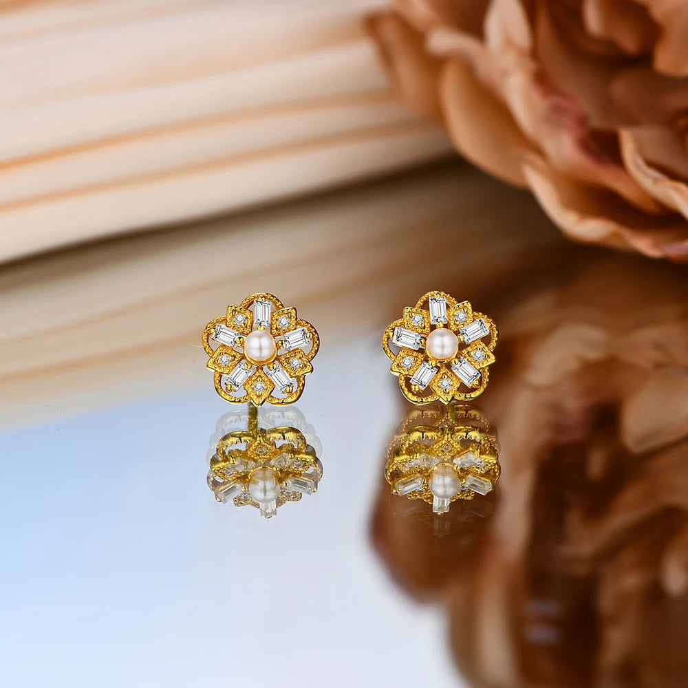 Fleur Moissanite Stud Earring